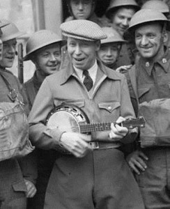 George_Formby_with_the_army_in_France,_1940_cropped